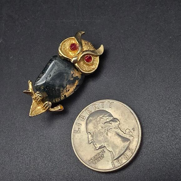 Vintage Green Moss Agate Gemstone Owl Brooch Gold Tone Red Eyes - Picture 3 of 7